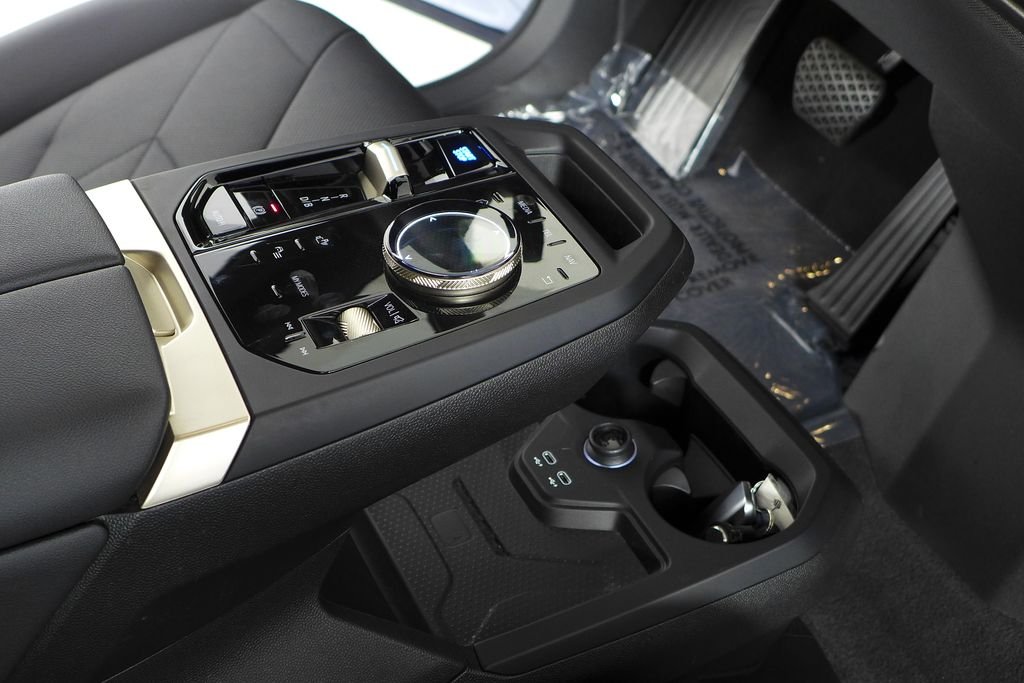 Used 2024 Mineral White Metallic BMW xDrive50 image 14
