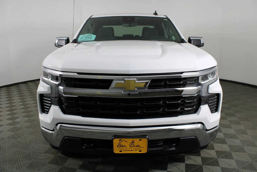 New 2026 Summit White Chevrolet LT (2FL) image 2