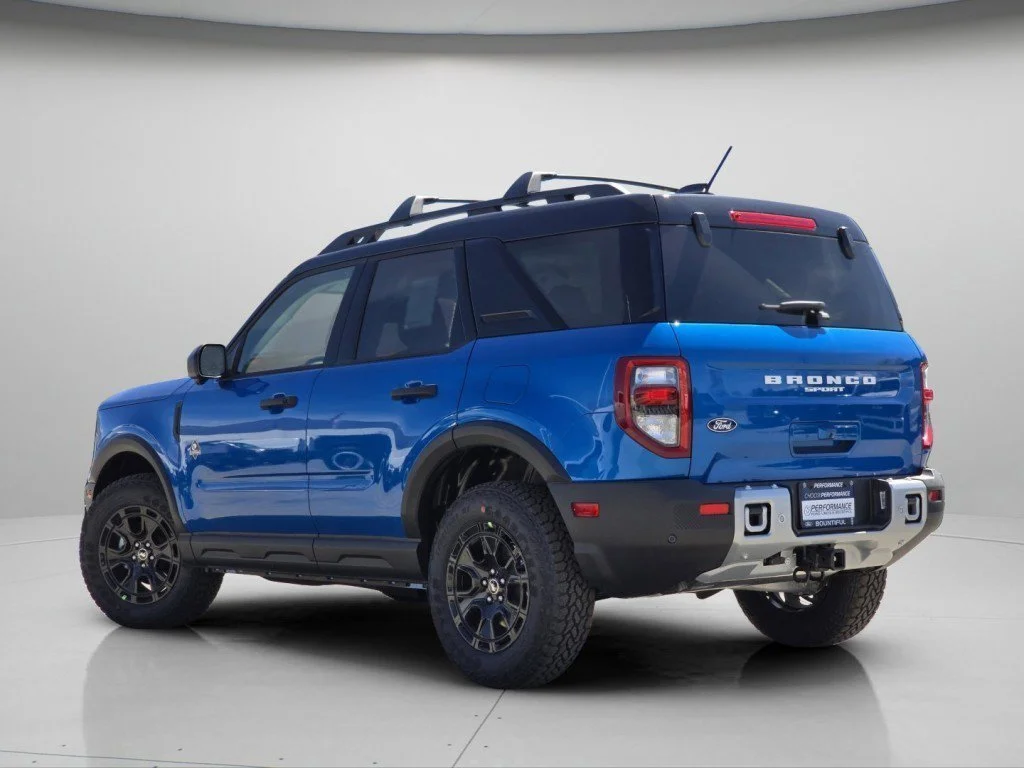 New 2026 Velocity Blue Metallic Ford Outer Banks image 24