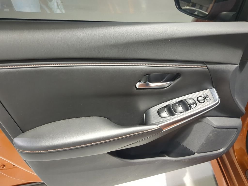Used 2020 Orange Nissan SR image 14