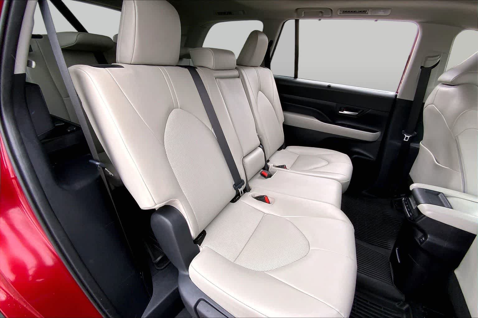 Used 2024 Ruby Flare Pearl Toyota XLE image 19