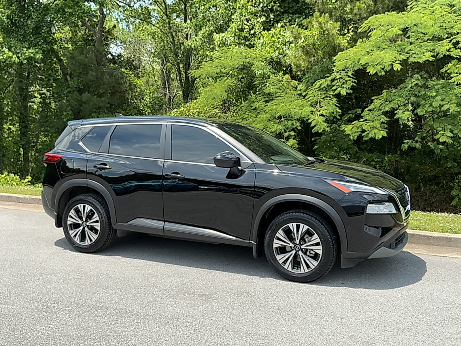2023 Nissan Rogue SV FWD's photo