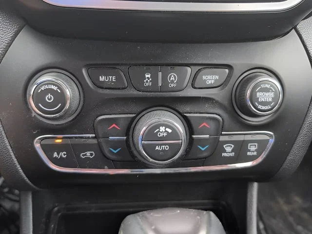 Used 2019 Billet Silver Metallic Clearcoat Jeep Limited image 14