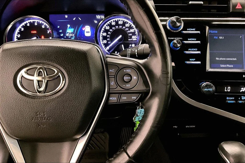 Used 2020 Silver Toyota SE image 12