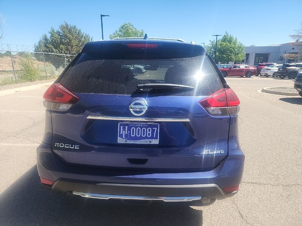 Used 2018 Blue Nissan SL image 6