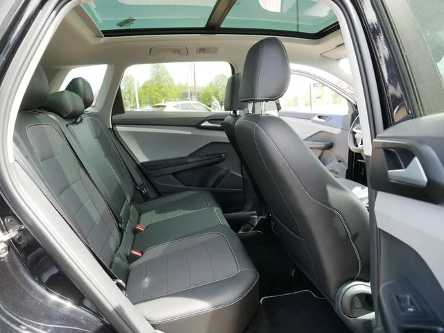 Certified Used 2023 Black Volkswagen 1.5T SE image 18