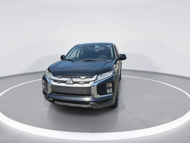 Used 2025 Black Mitsubishi  image 4