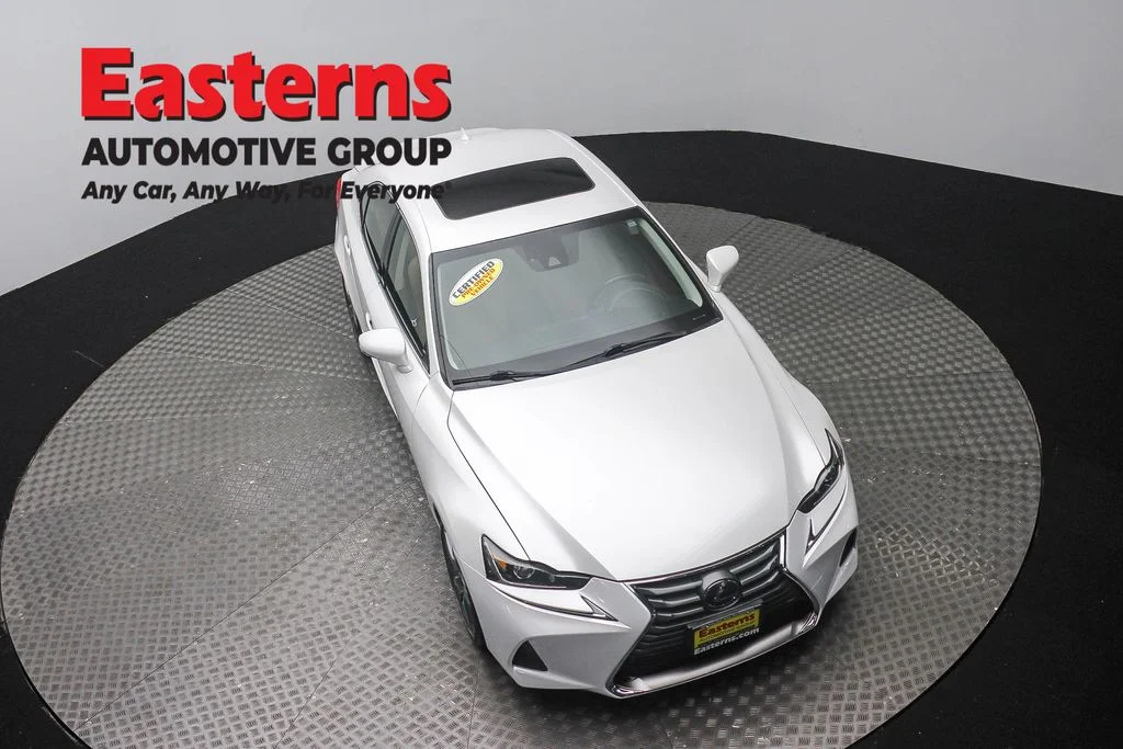 Used 2018 White Lexus 300 image 3