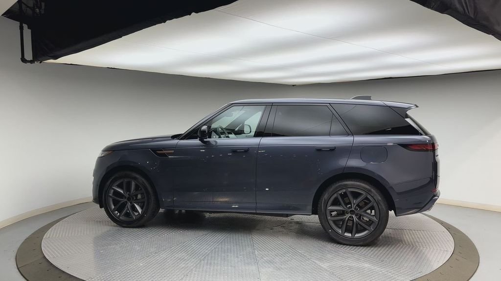 Certified Used 2026 Varesine Blue Metallic Land Rover Dynamic SE image 5
