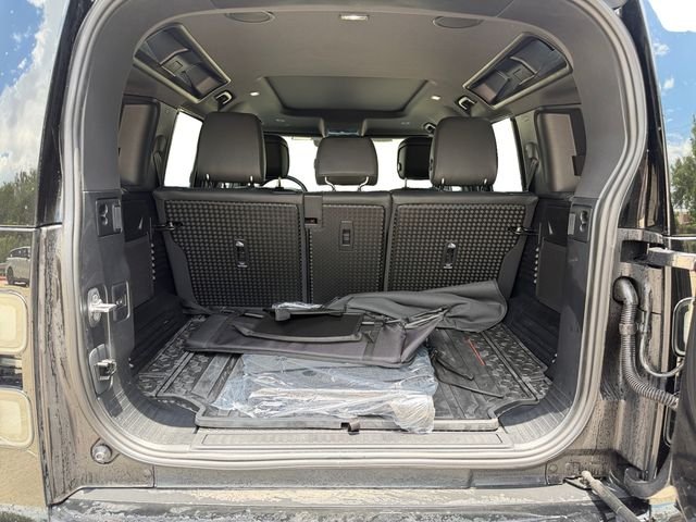 New 2026 Carpathian Grey Land Rover X-Dynamic SE image 18