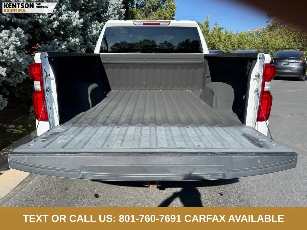 Used 2021 White Chevrolet Custom image 29