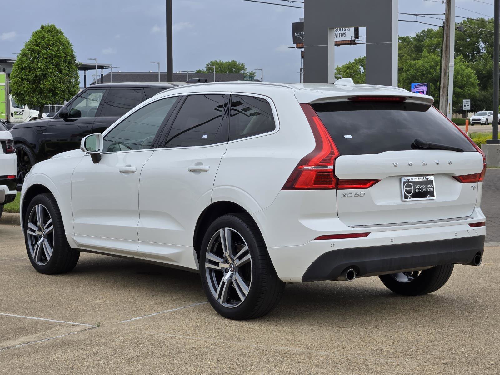 Used 2020 Crystal White Volvo Momentum image 6
