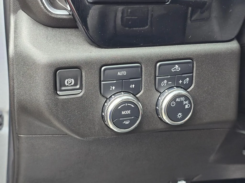 Used 2025 Sterling Metallic GMC SLE image 24
