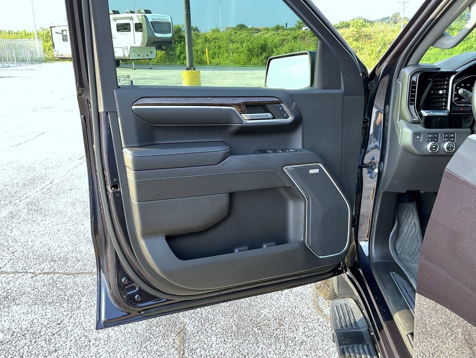 Certified Used 2023 Titanium Rush Metallic GMC Elevation image 11