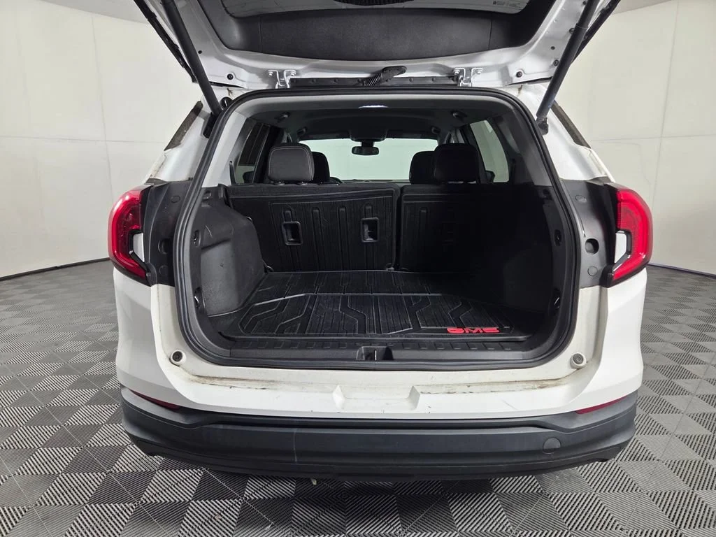 Used 2022 Summit White GMC SLE image 26