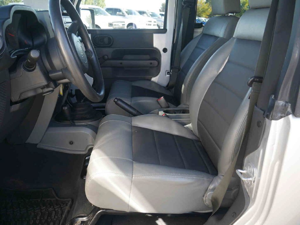 Used 2008 Silver Jeep X image 16