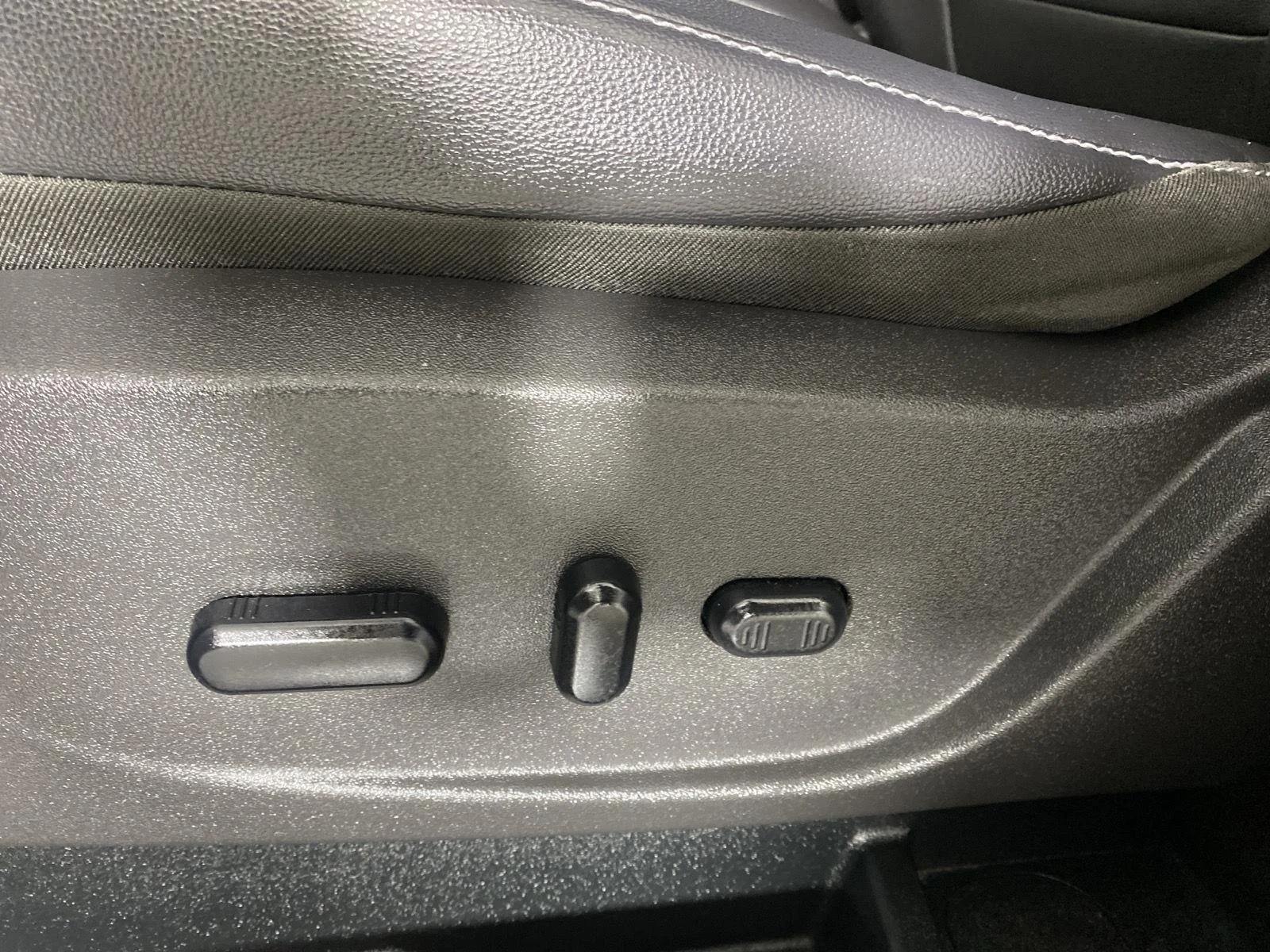 Used 2019 Ingot Silver Ford Titanium image 11
