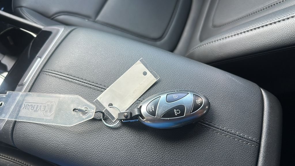 Used 2025 Silver Hyundai XRT image 36