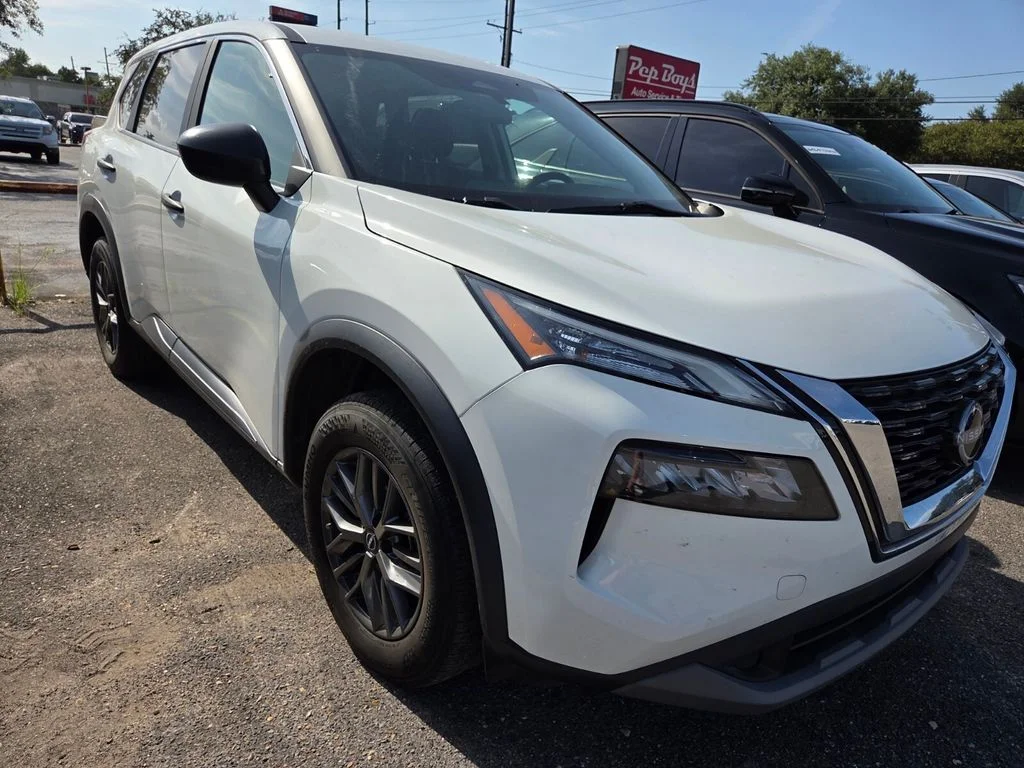 Used 2023 White Nissan S image 3