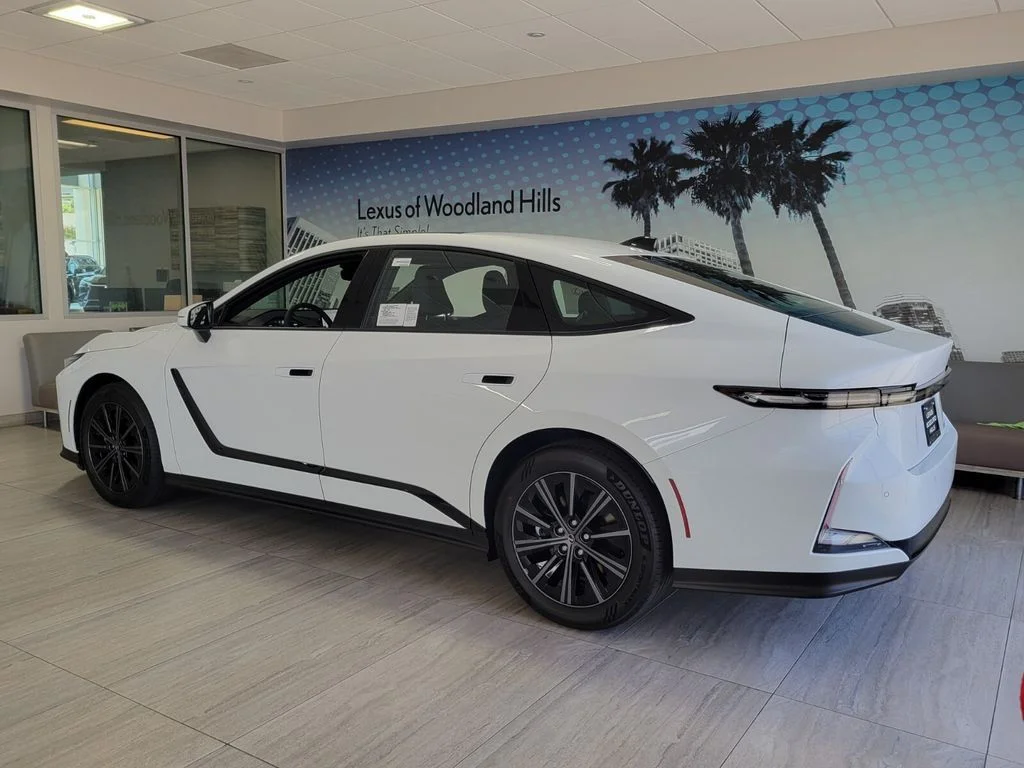 2026 Lexus ES BEV 350e Premium - Photo 3