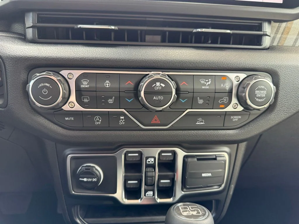 New 2026 Granite Crystal Metallic Clear-Coat Exterior Paint Jeep 85th Anniversary Edition image 27