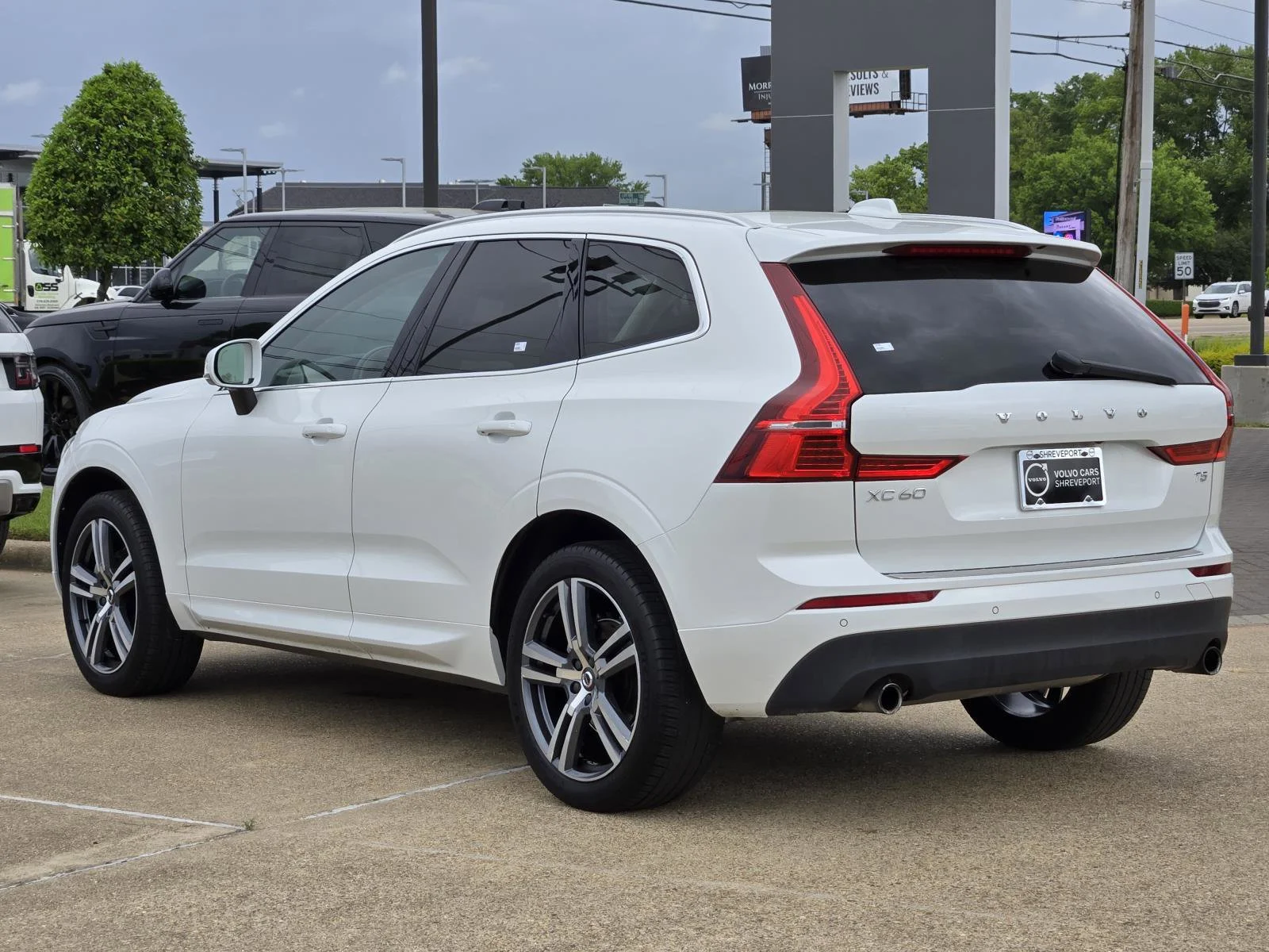 Used 2020 Crystal White Volvo Momentum image 6