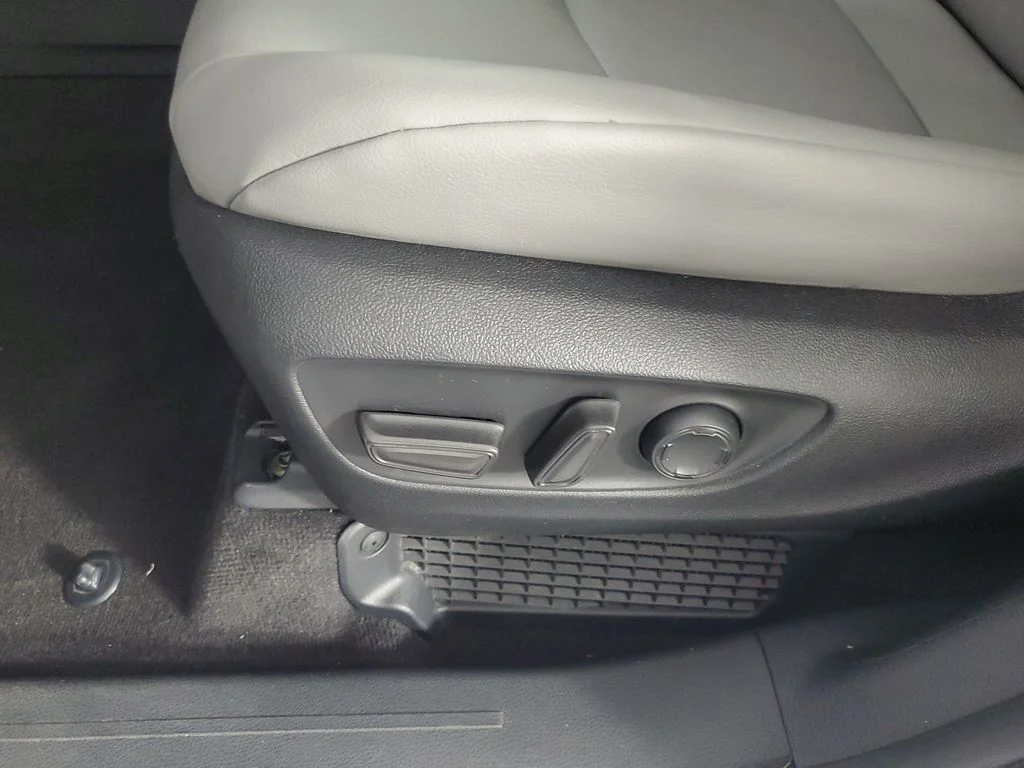 2025 Toyota Sienna XLE - Photo 30