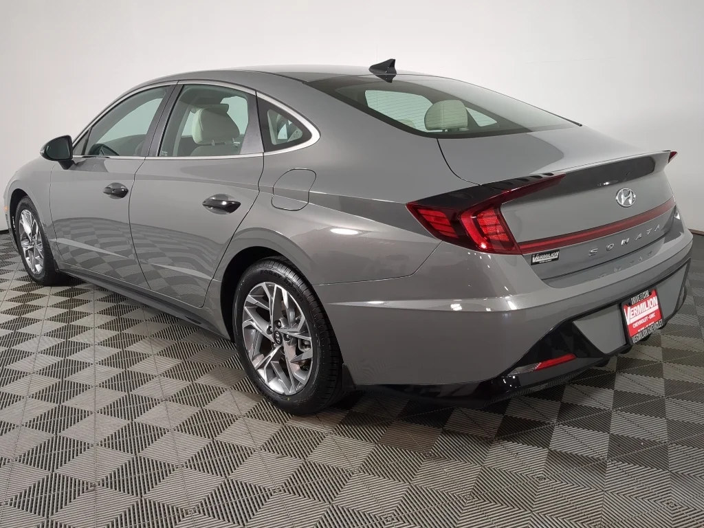 Used 2023 Gray Hyundai SEL image 6