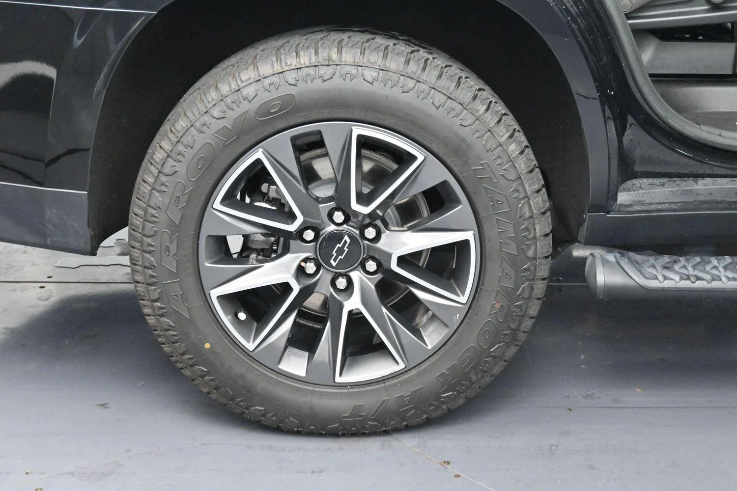 Used 2024 Black Chevrolet Z71 image 40