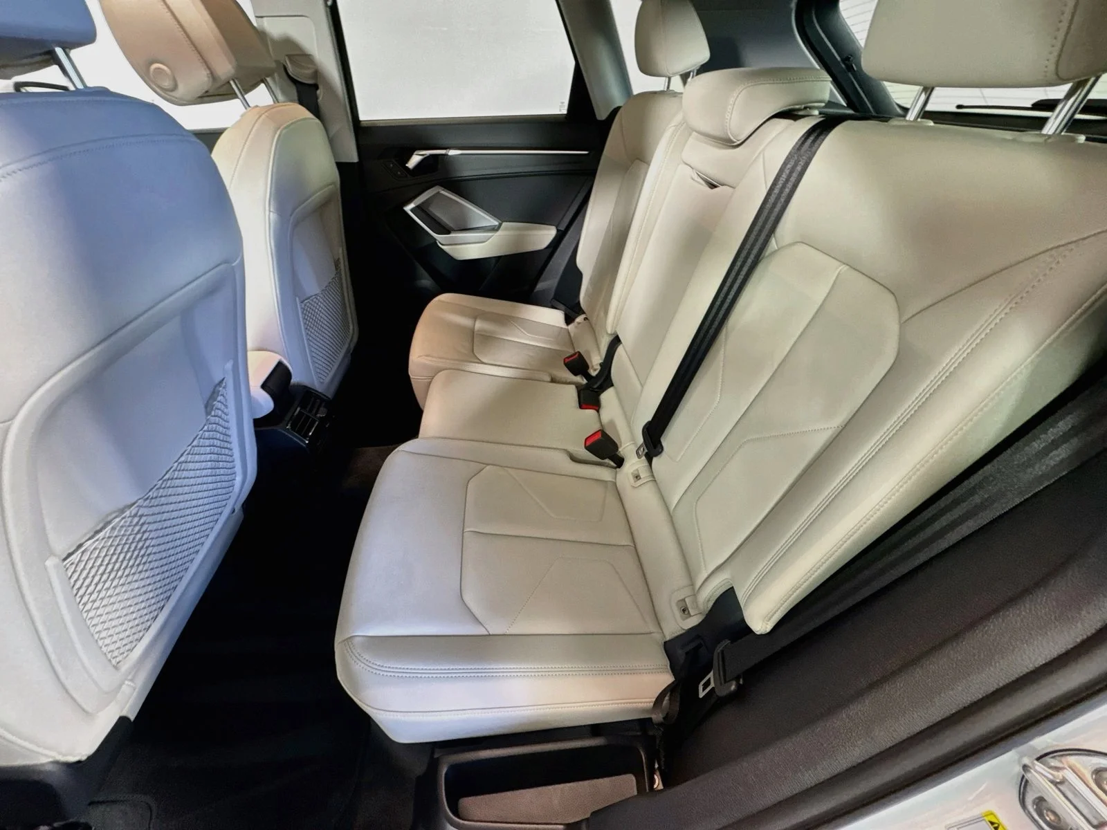 Used 2025 Glacier White Audi S line Premium image 23