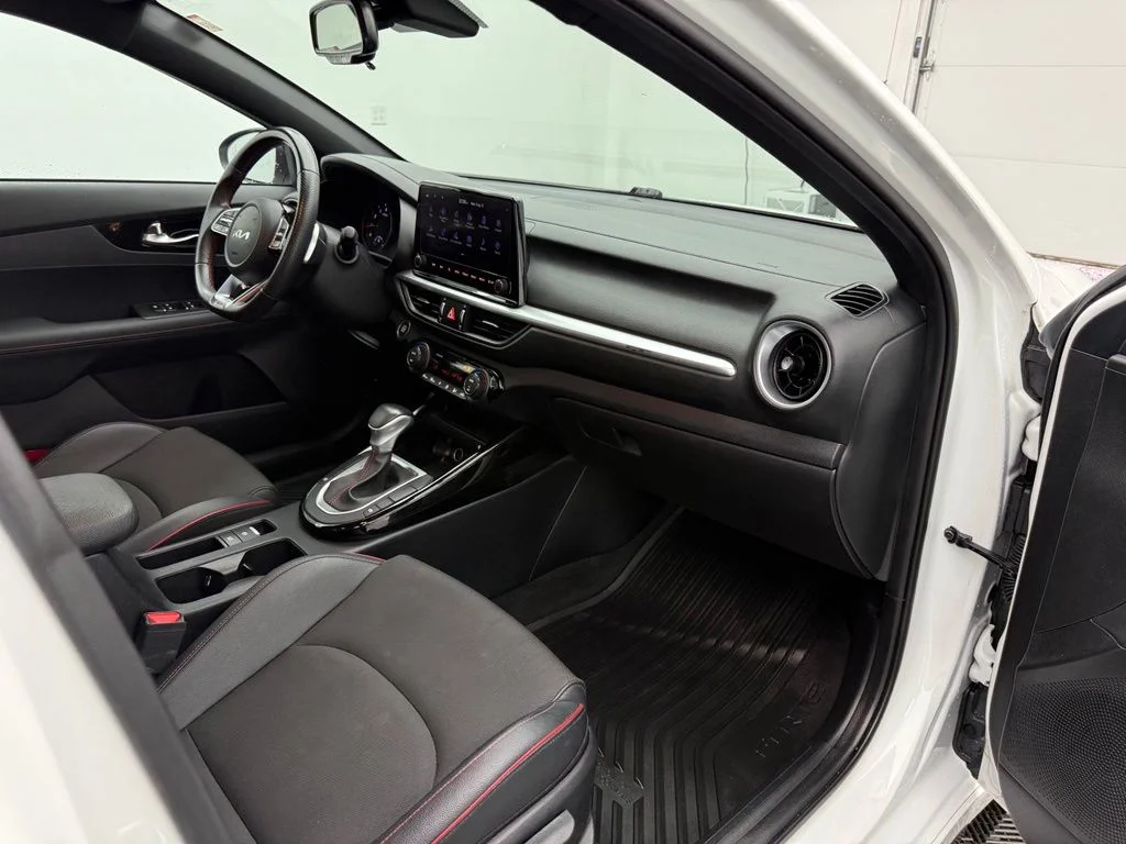 Used 2023 White Kia GT image 37