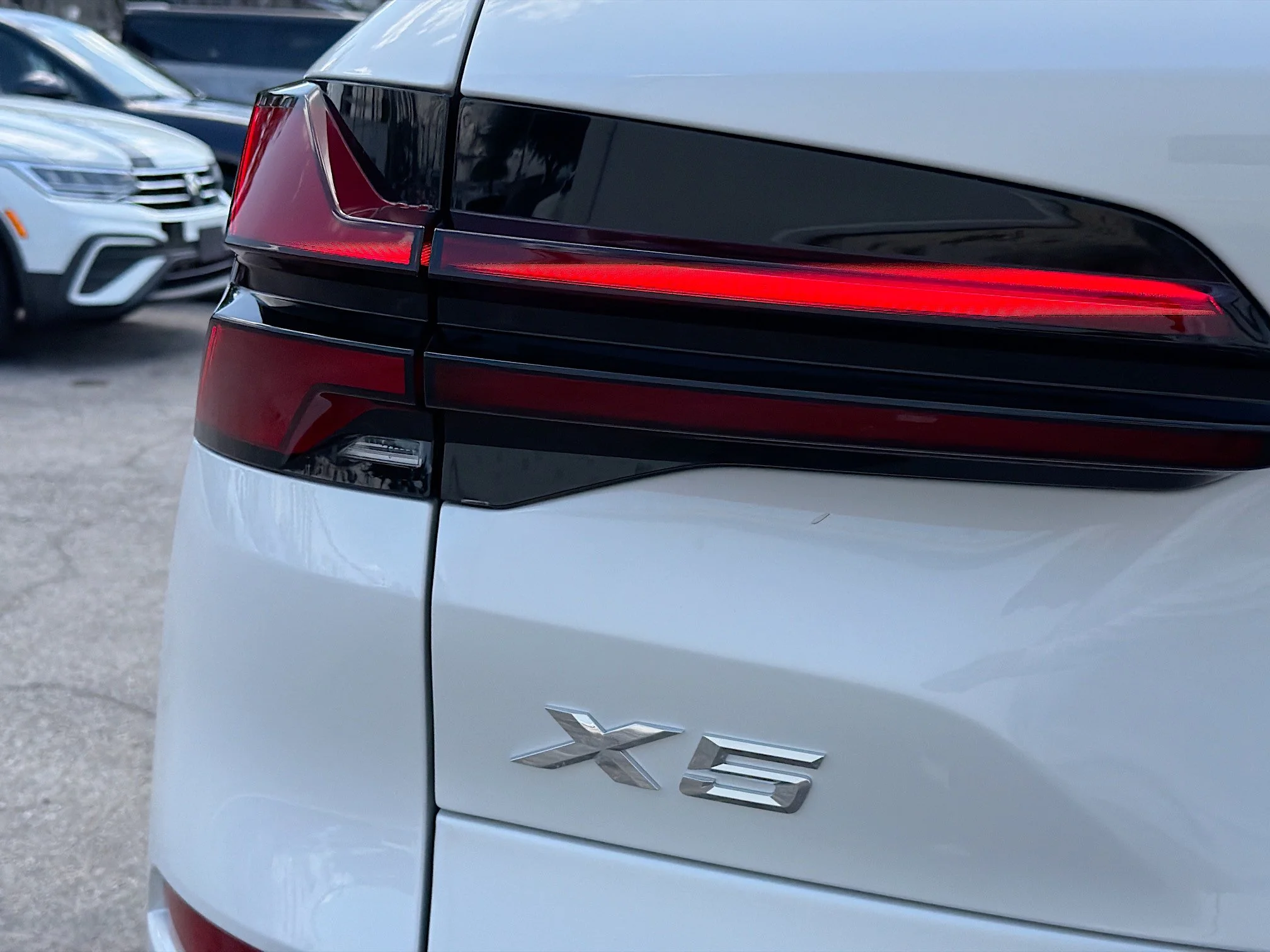 New 2026 Mineral White Metallic BMW xDrive40i image 10