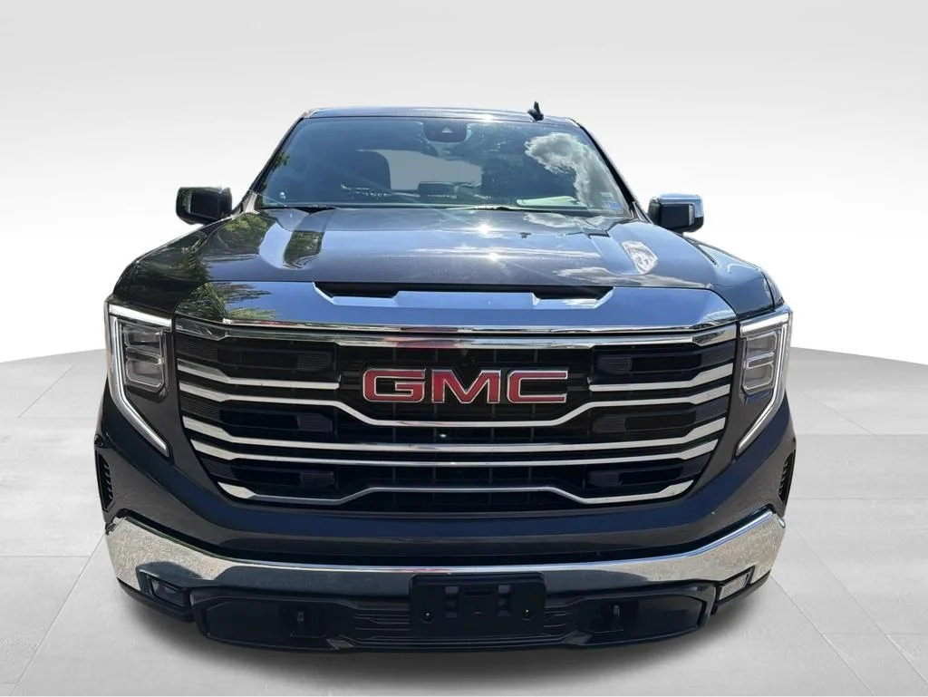 Used 2025 Silver GMC SLT image 9