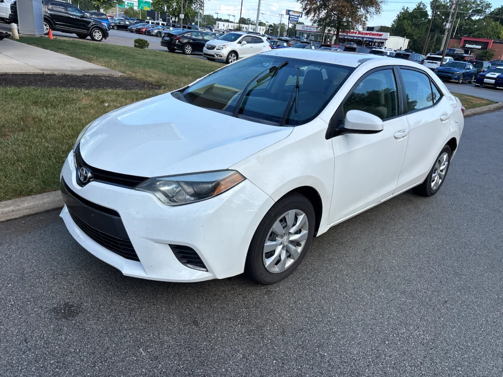 Used 2016 Super White Toyota LE image 2