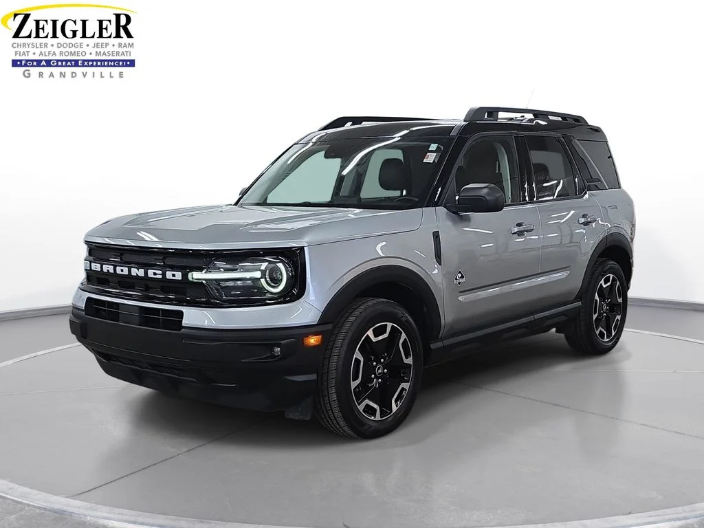Used 2022 Silver Ford Outer Banks image 1