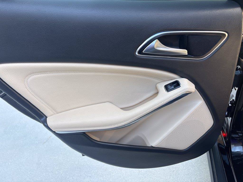 Used 2019 Black Mercedes-Benz GLA 250 image 32