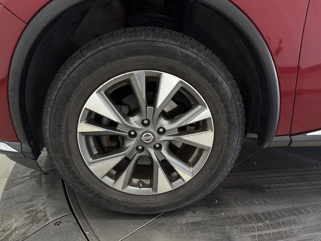 Used 2016 Cayenne Red Metallic Nissan S image 9