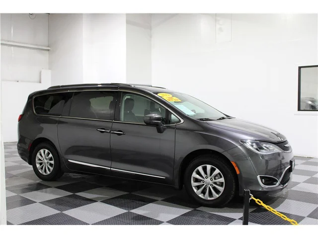 Pre-Owned 2019 Chrysler Pacifica Touring L