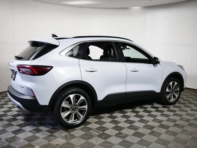 Used 2025  Ford Platinum image 9