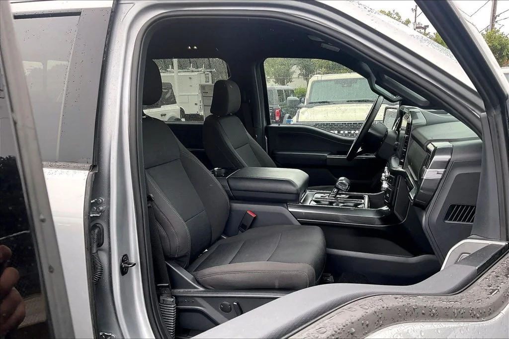 Used 2023 Silver Ford XLT image 6