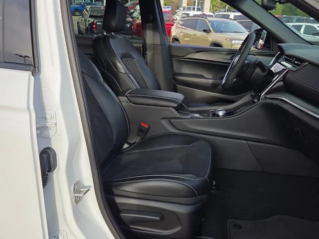 Used 2024 White Jeep Altitude X image 17