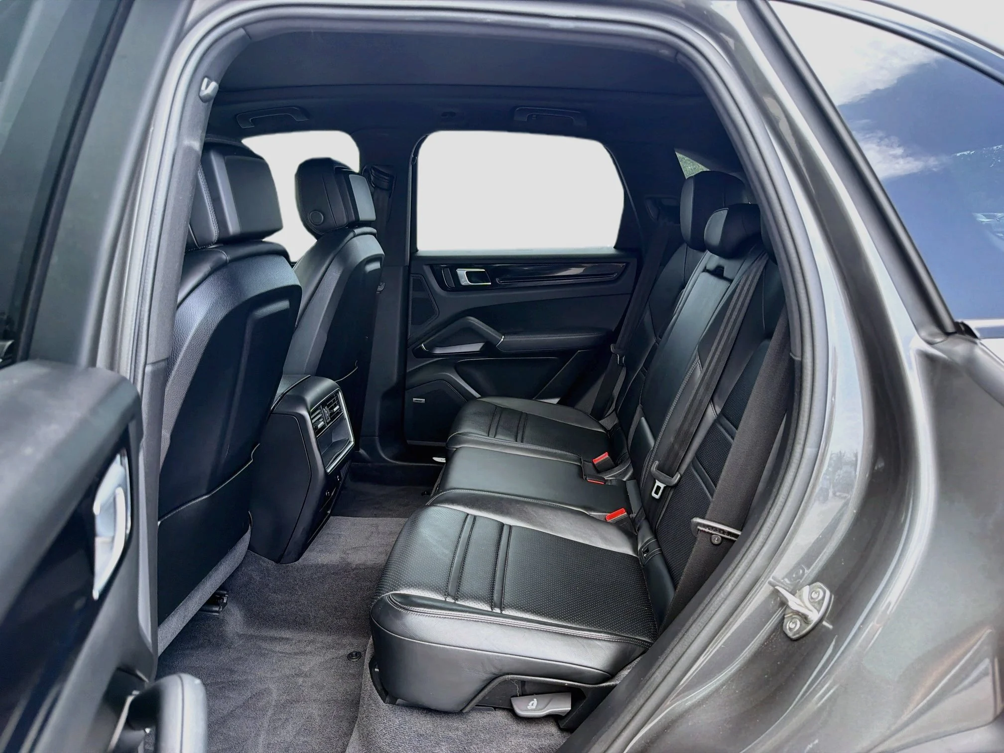 Used 2023 Chalk Porsche Platinum Edition image 20