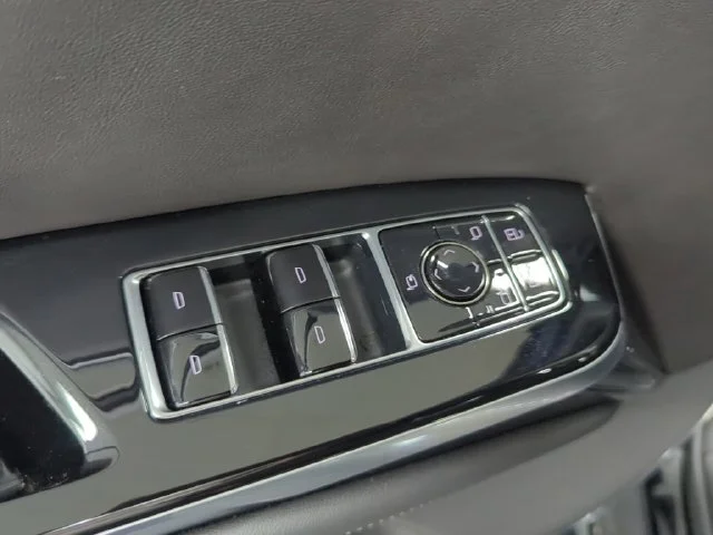 Used 2026  Cadillac Luxury image 14