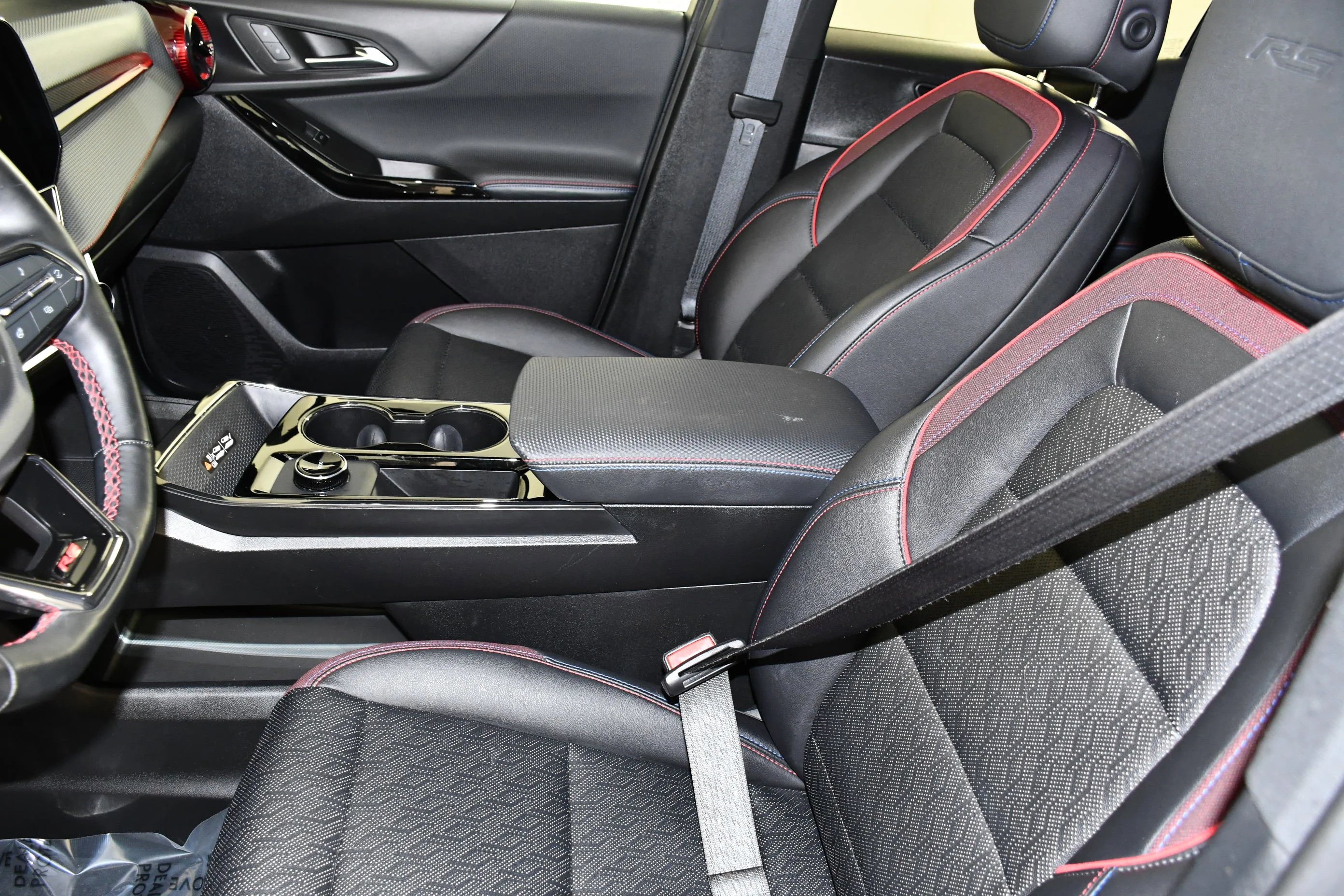 Used 2025 Sterling Gray Metallic Chevrolet AWD RS image 38