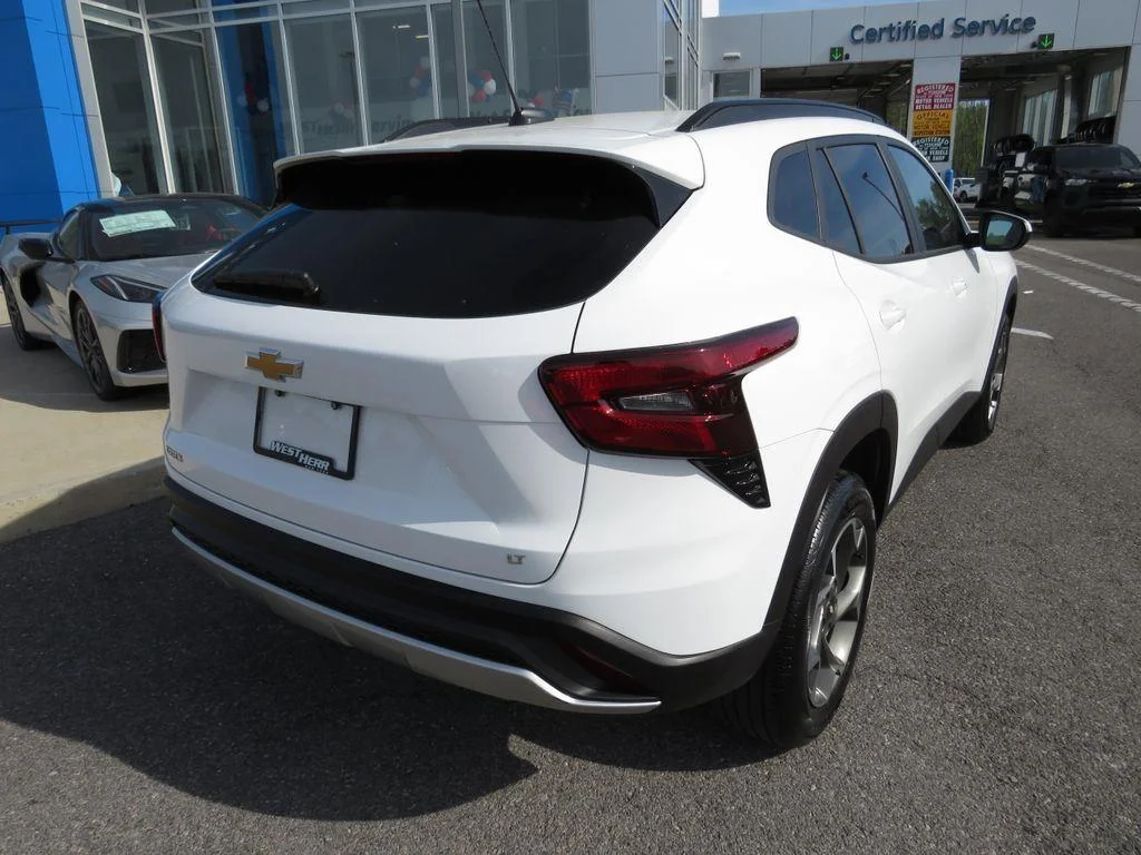 Used 2024 Summit White Chevrolet LT image 8