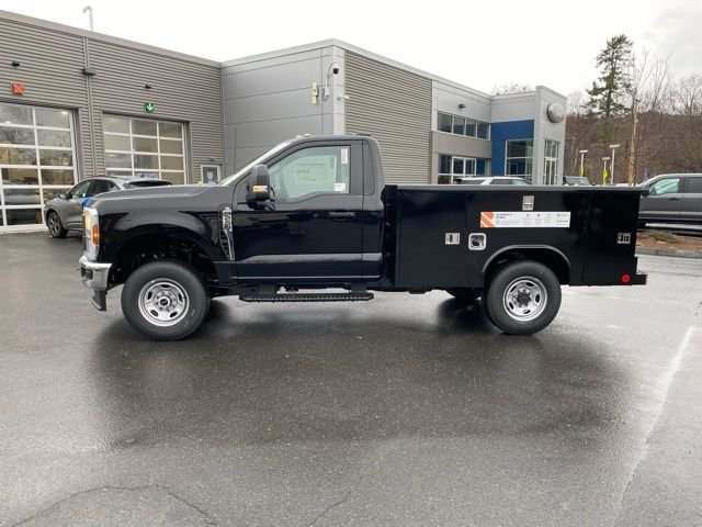 New 2026 Agate Black Metallic Ford XL image 4
