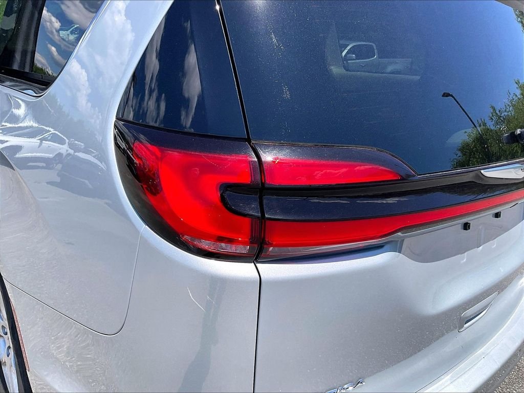 Used 2023 Silver Mist Clearcoat Chrysler Touring L image 29