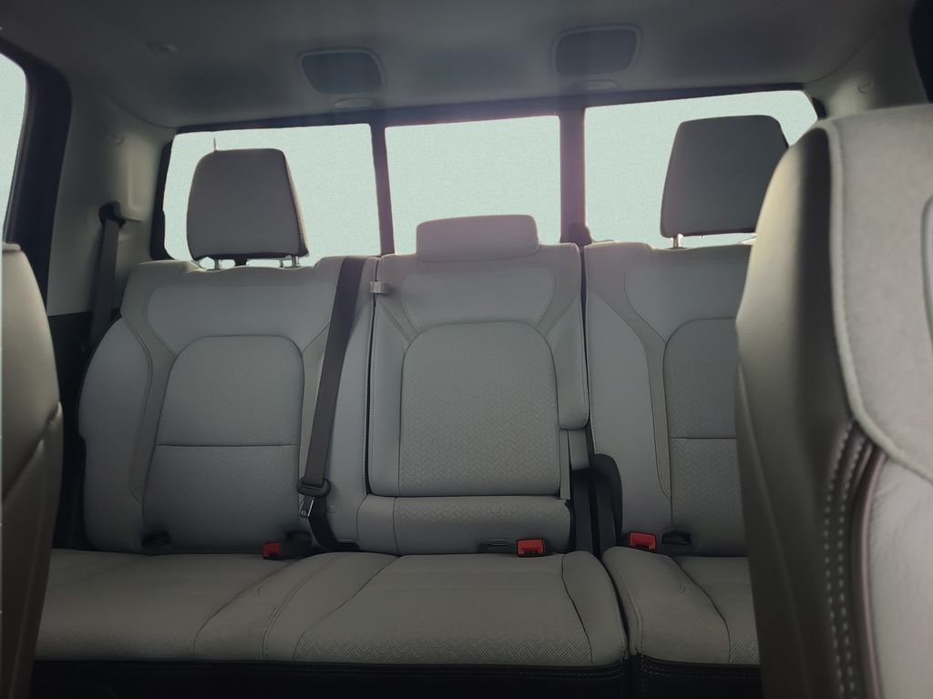 New 2026 Ivory White Tri-Coat Pearl-Coat Exterior Paint RAM Laramie image 10
