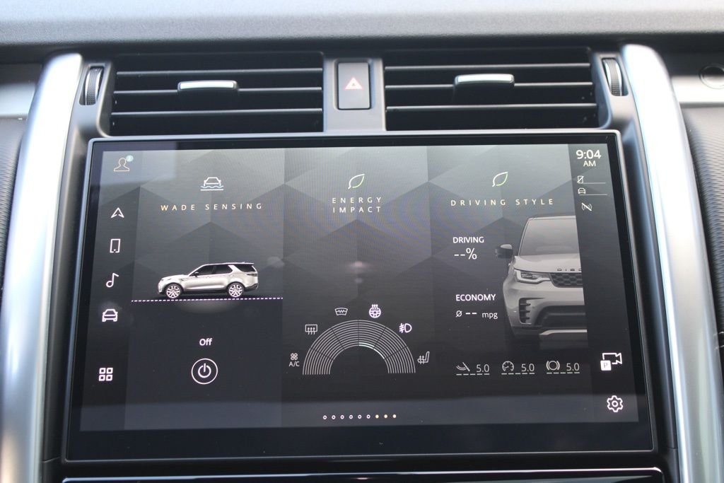 Used 2025  Land Rover Dynamic SE image 24