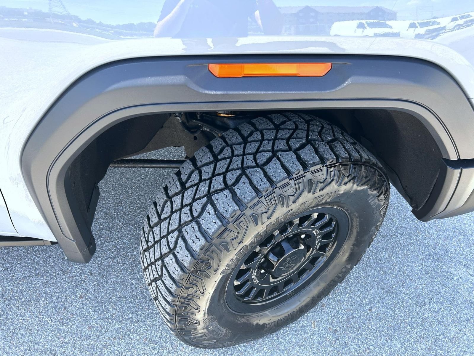 Used 2025 Gray GMC AT4X image 23